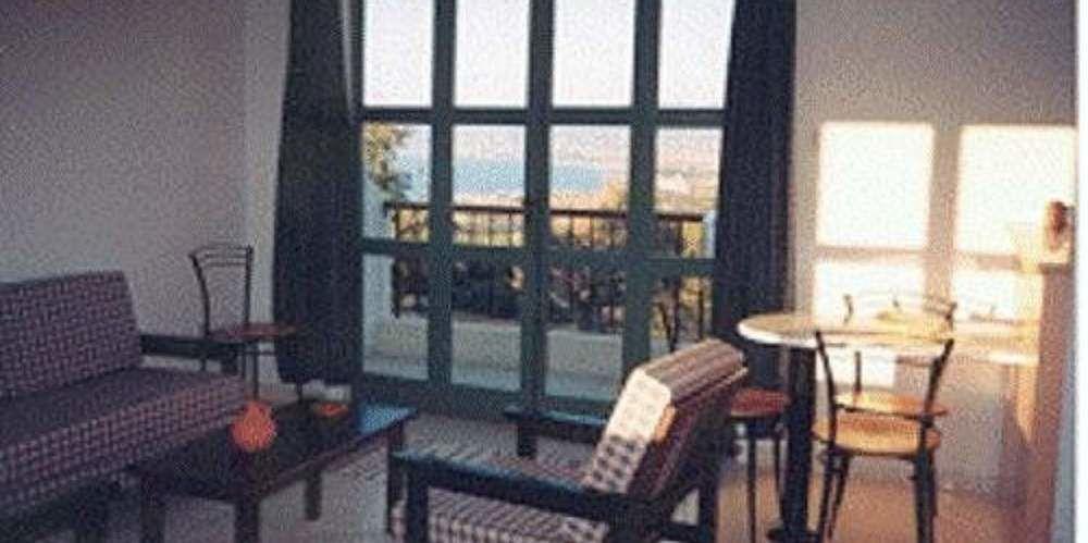 Agnades Apartments Polis エクステリア 写真